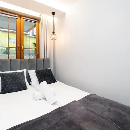 Everysky Nad Lomnica 15-15a Daire *