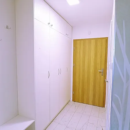 Everysky Nad Lomnica 15-15a *