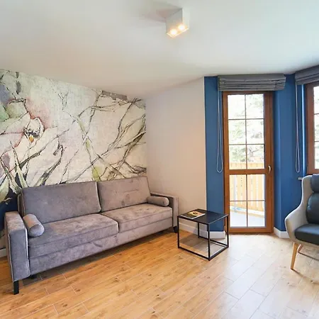 Everysky Nad Lomnica 15-15a *