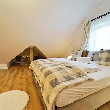 Everysky Nad Lomnica 15-15a *